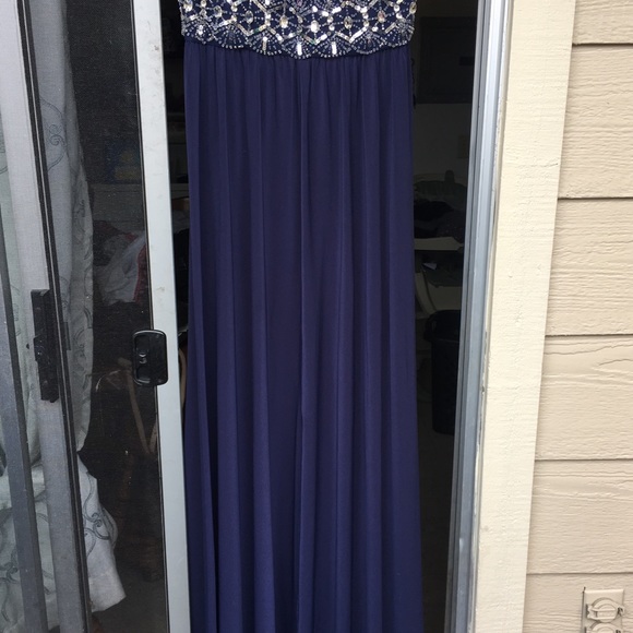 Dress - Picture 4 of 5